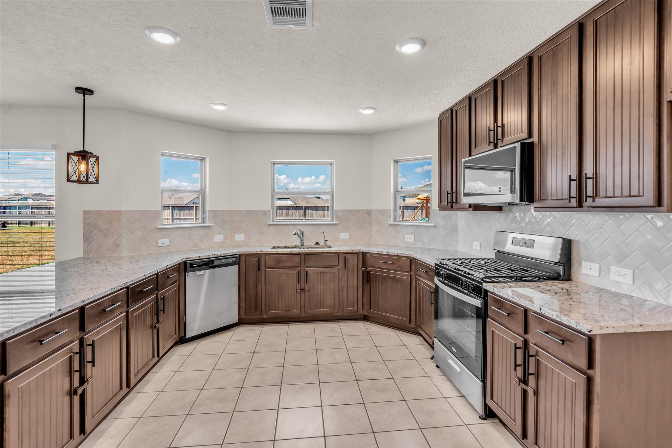 21278 Harbor Shore Drive Property Photo 5