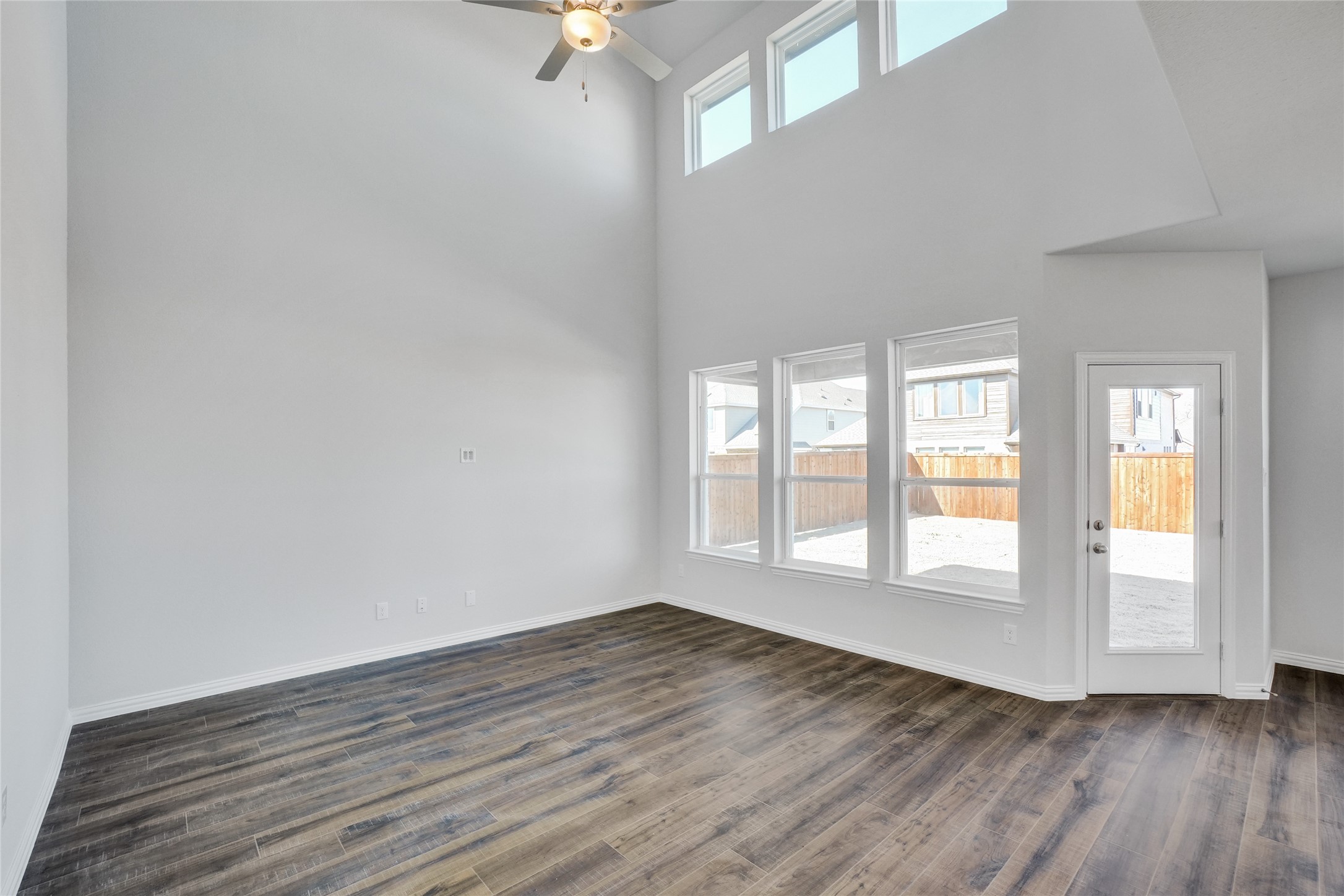706 Evergreen Forest Lane Property Photo 4