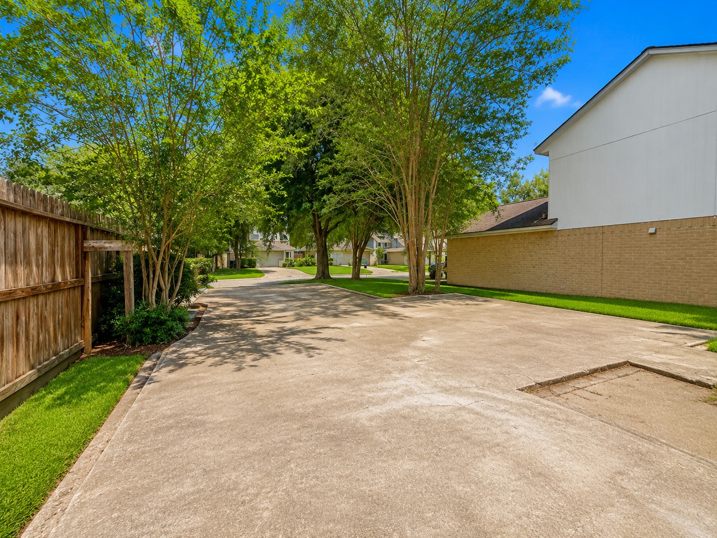 16711 Quiet Trail Drive Property Photo 3