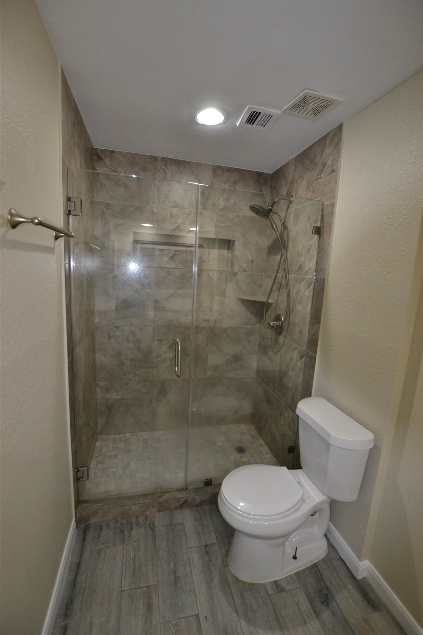 18507 Wood Glen Lane Property Photo 9