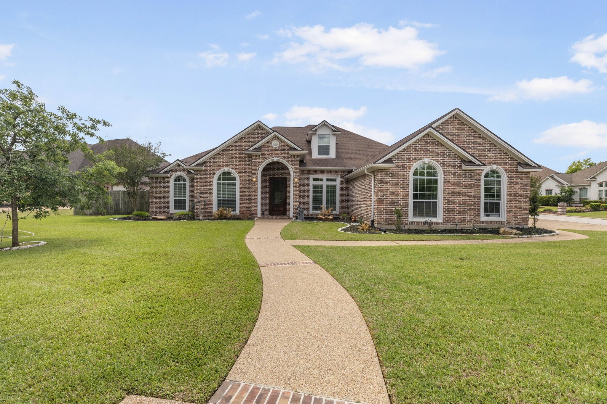 2209 Rockingham Loop Property Photo 1