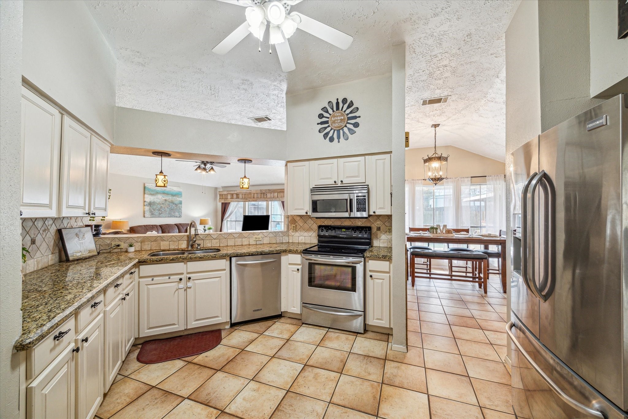 407 Highland Woods Drive Property Photo 7