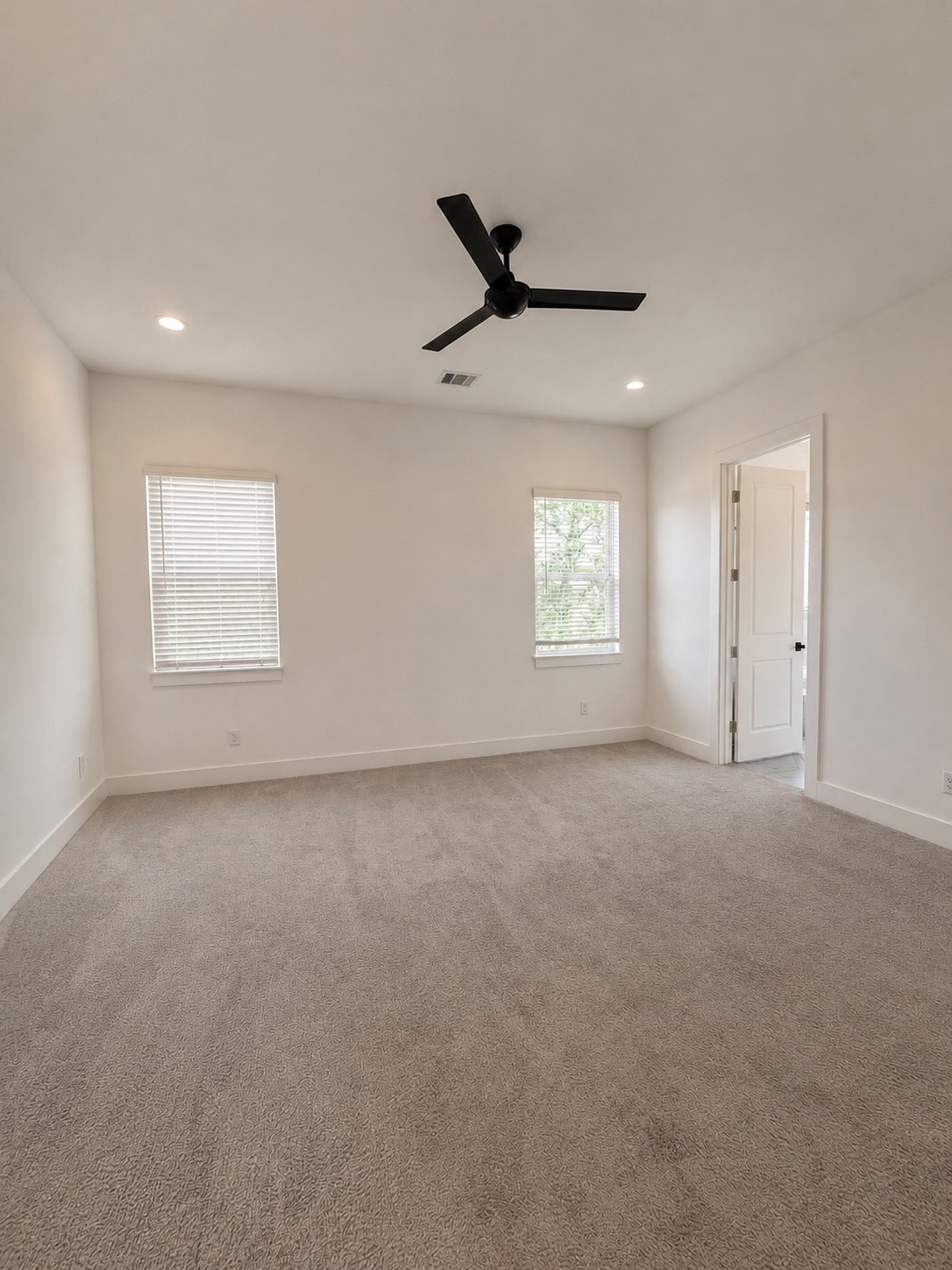 105 W Whitney Street B Property Photo 8