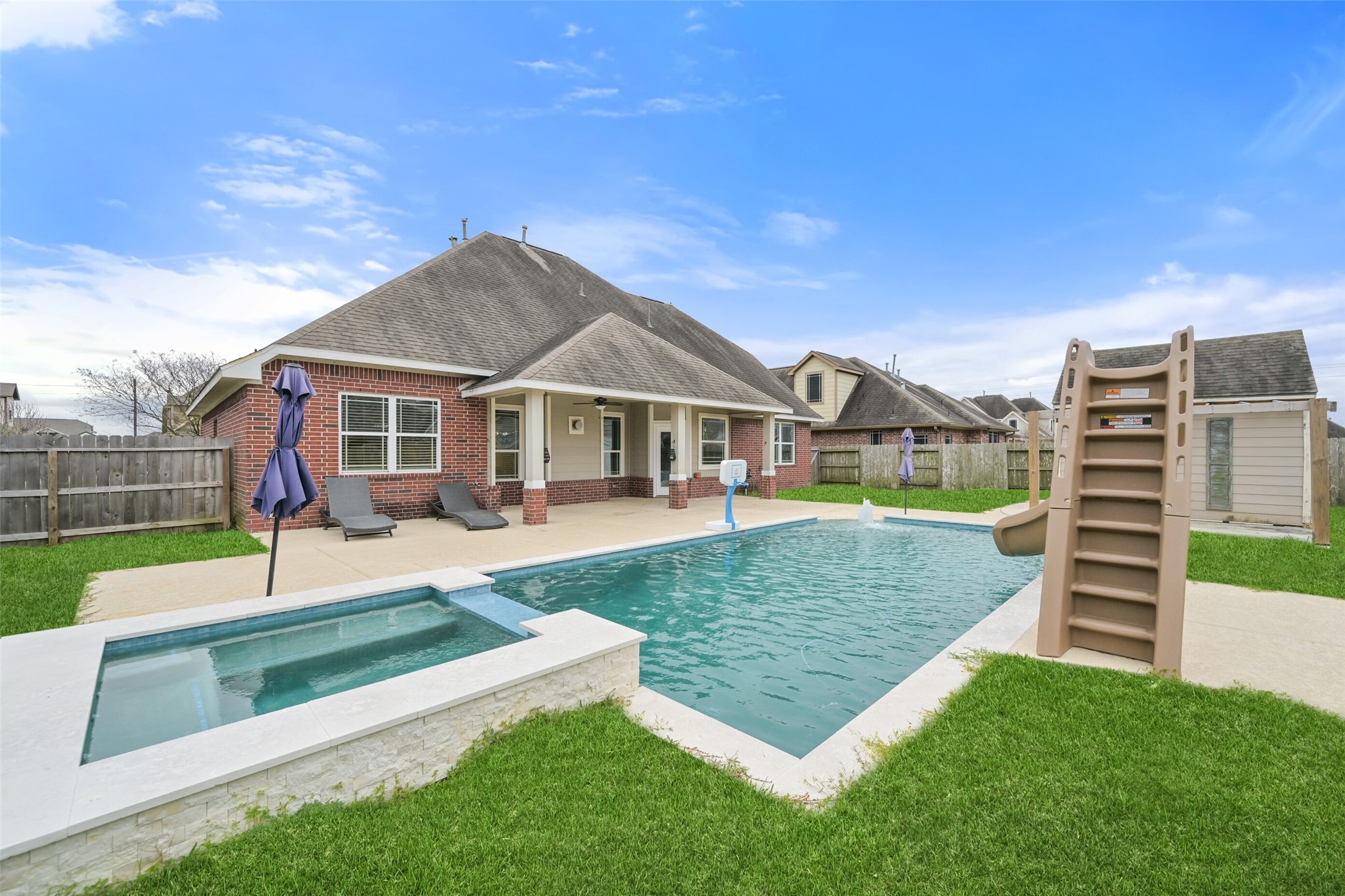14031 Hawthorne Circle Property Photo 1