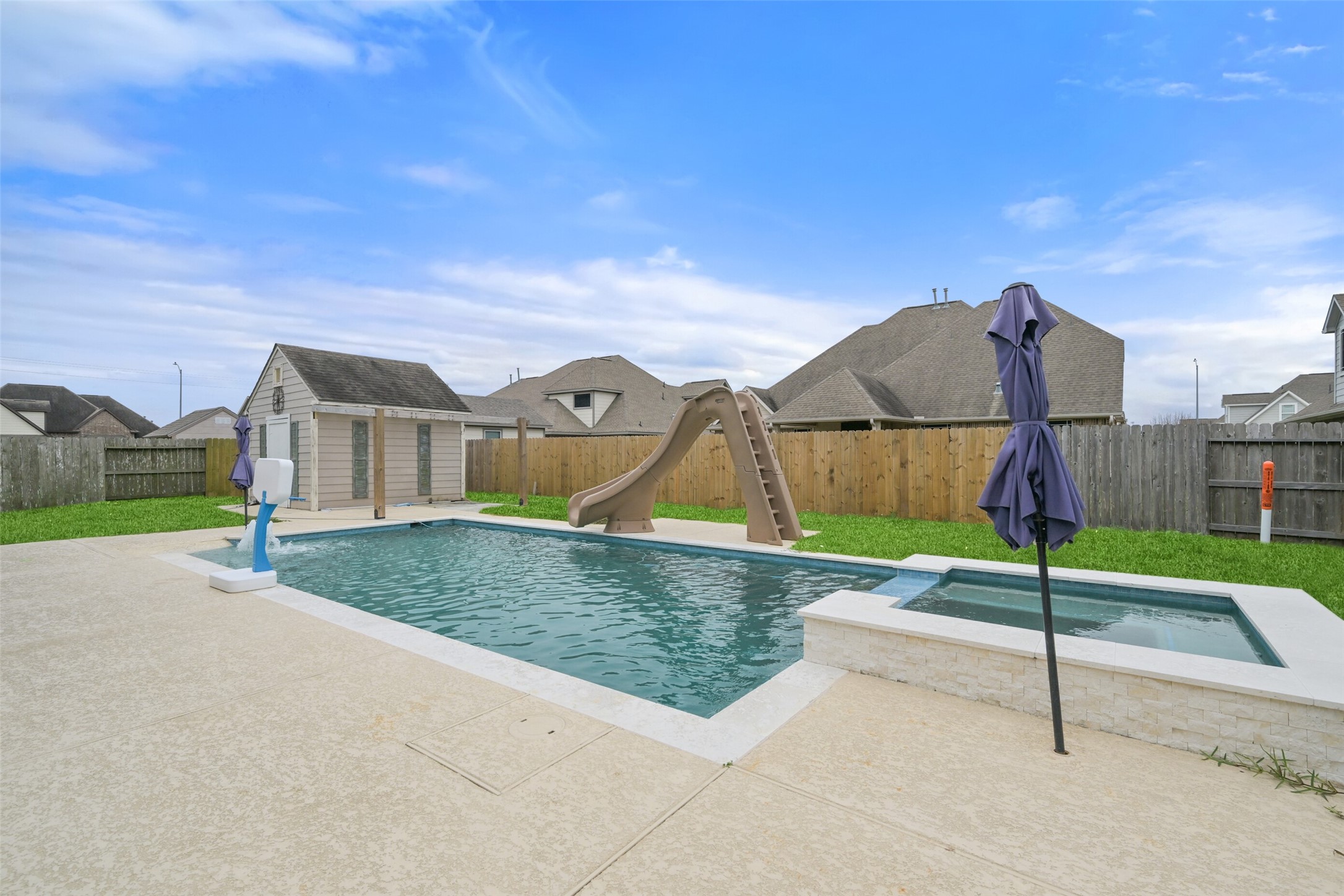 14031 Hawthorne Circle Property Photo 2