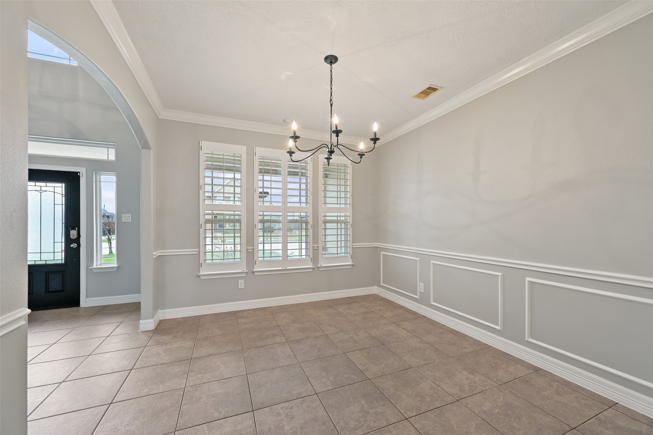 14031 Hawthorne Circle Property Photo 6