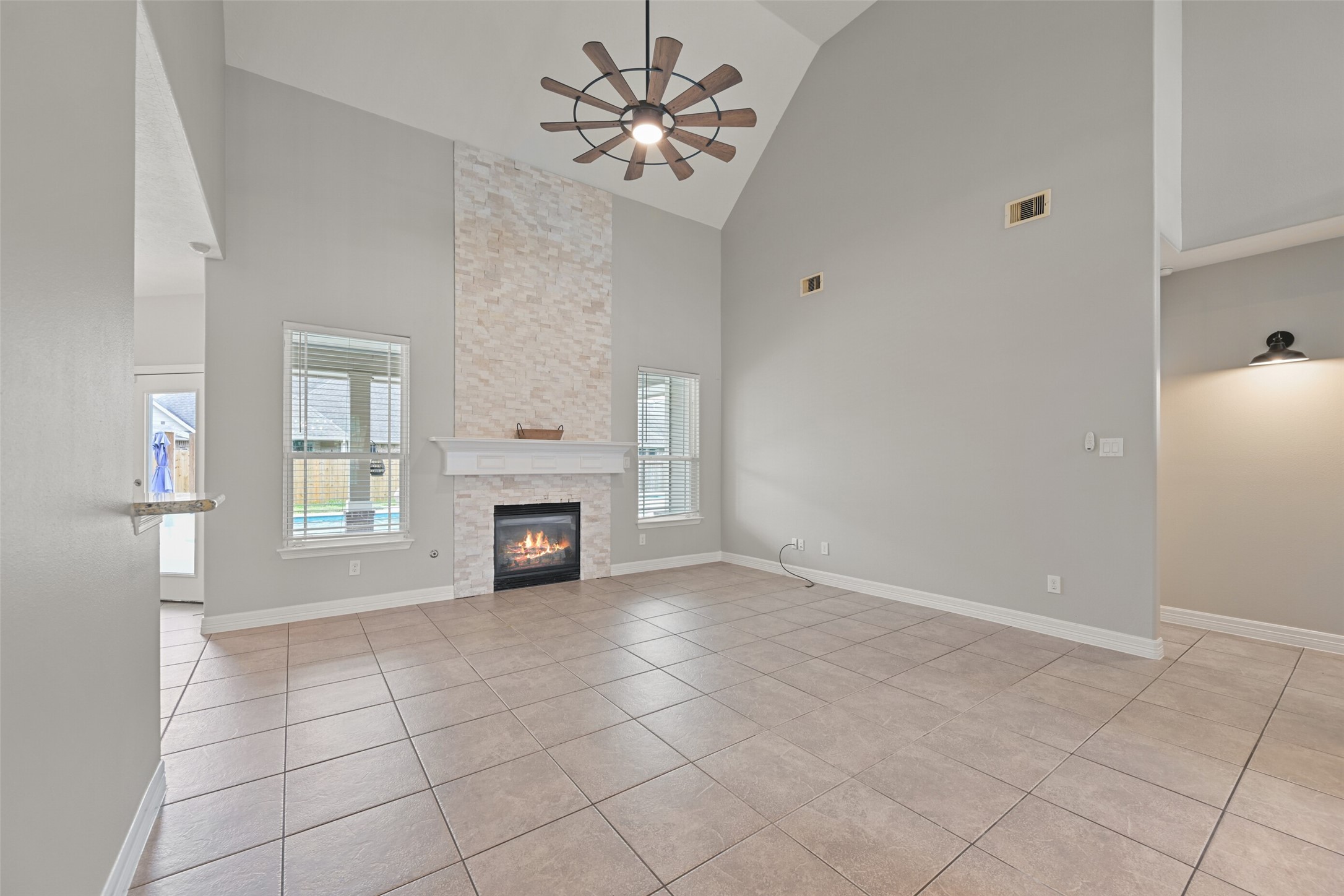14031 Hawthorne Circle Property Photo 7