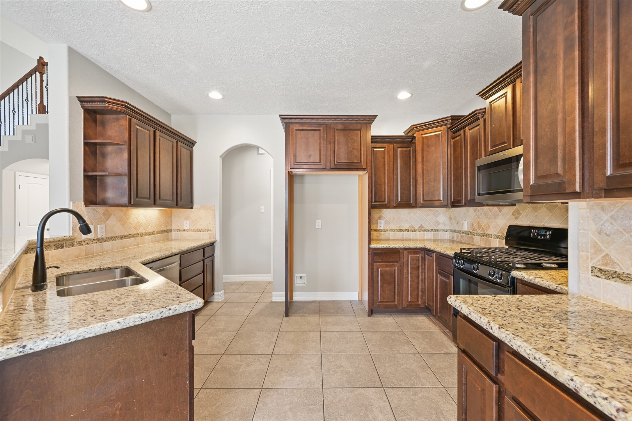14031 Hawthorne Circle Property Photo 11