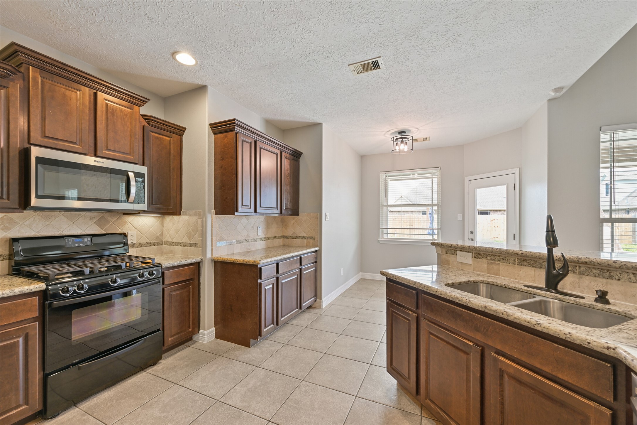 14031 Hawthorne Circle Property Photo 13