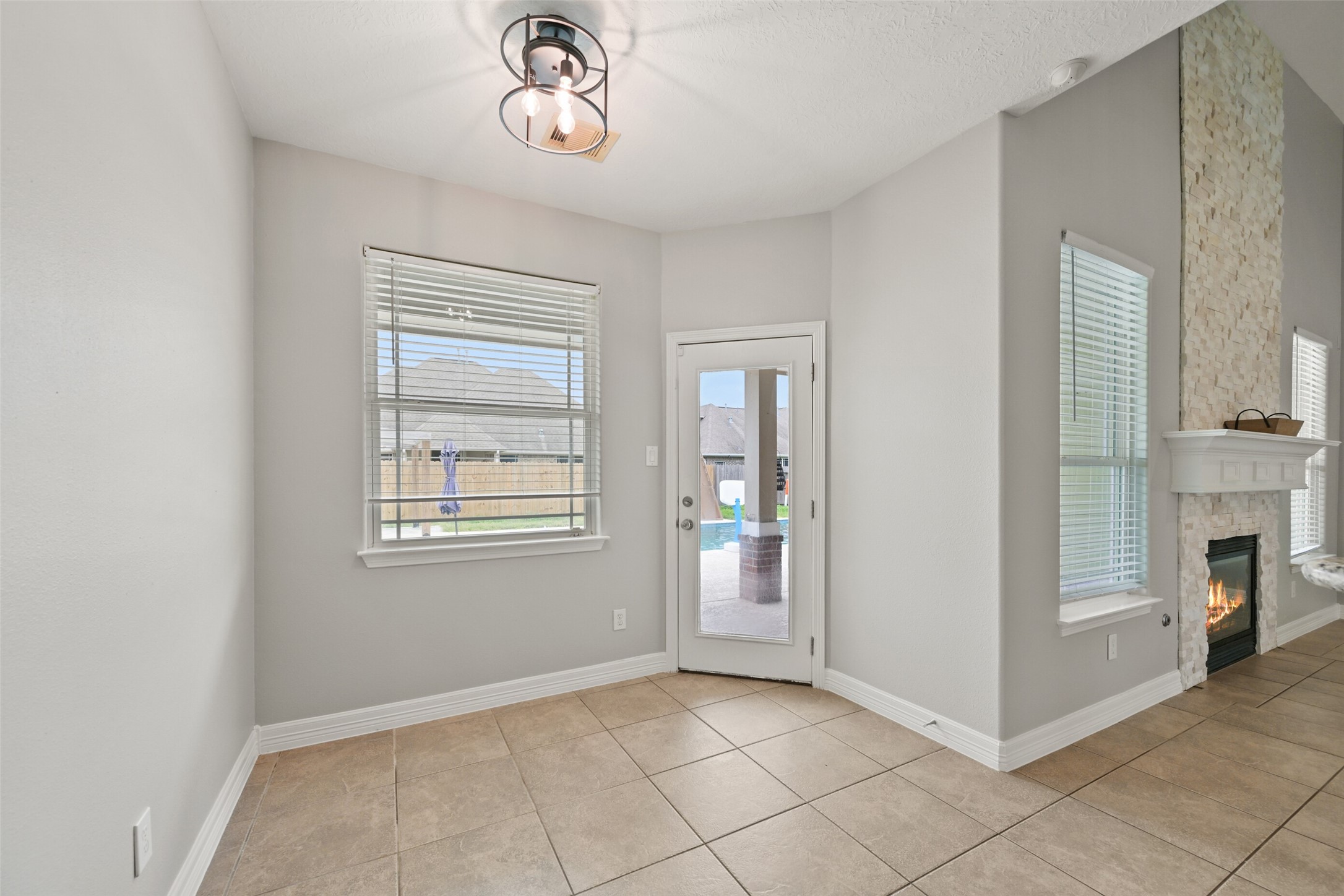 14031 Hawthorne Circle Property Photo 14