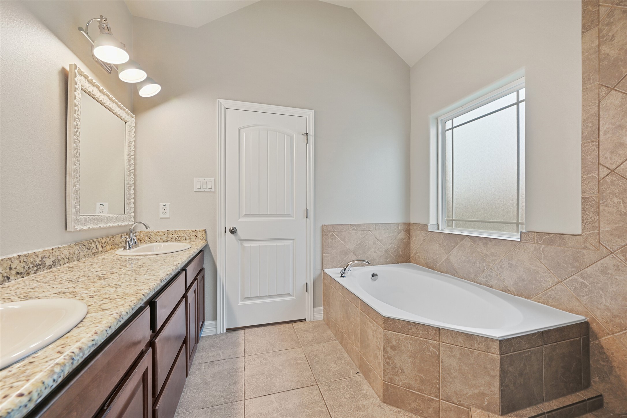 14031 Hawthorne Circle Property Photo 20