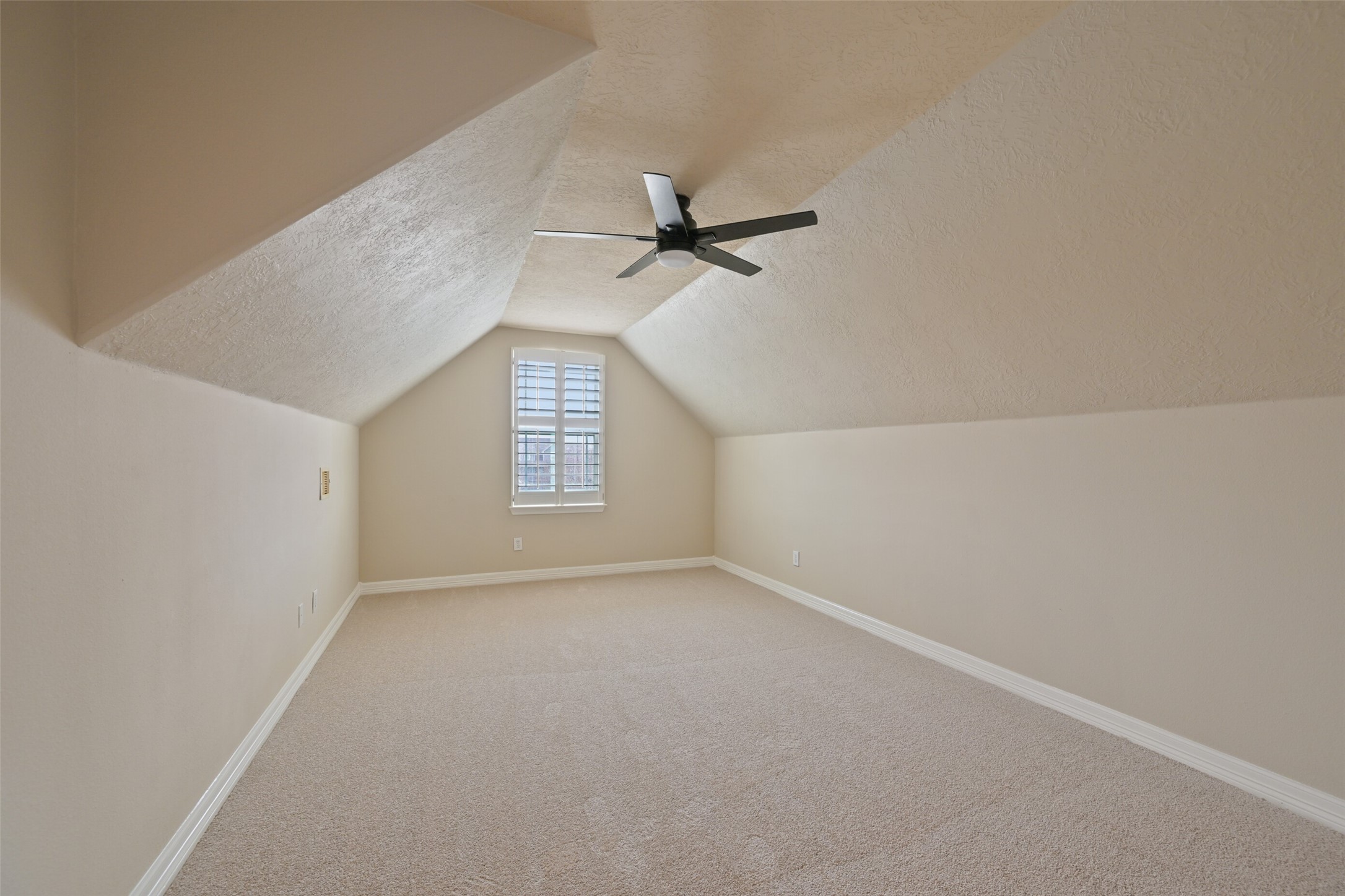 14031 Hawthorne Circle Property Photo 24