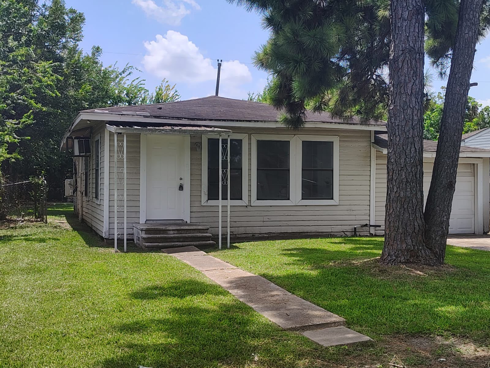 242 Bolden Street Property Photo 2