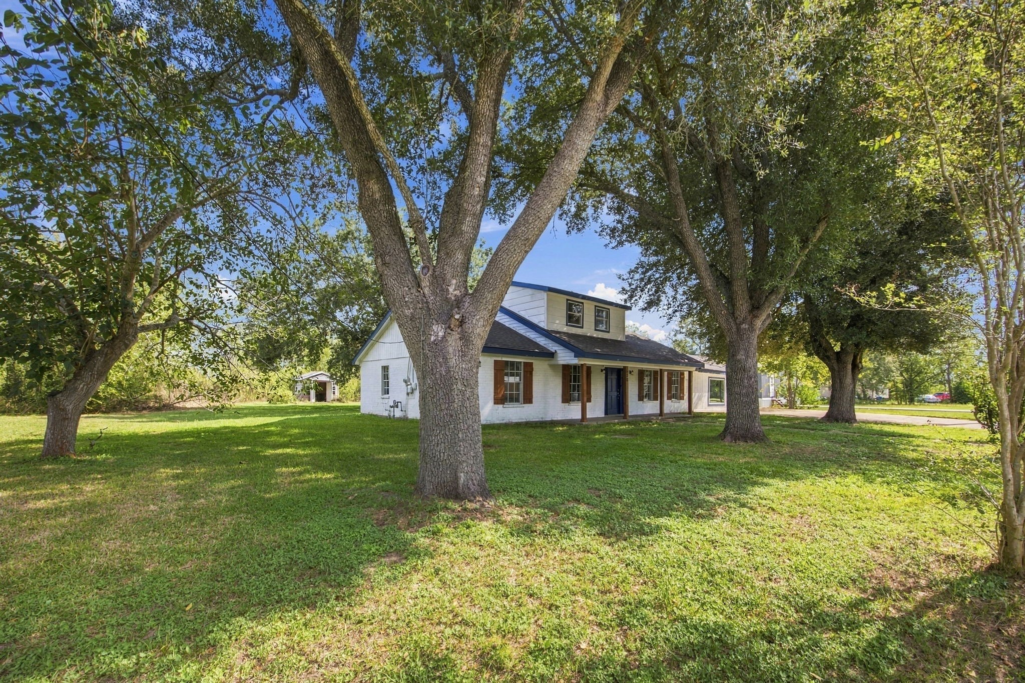 500 E Davitt Street Property Photo 2
