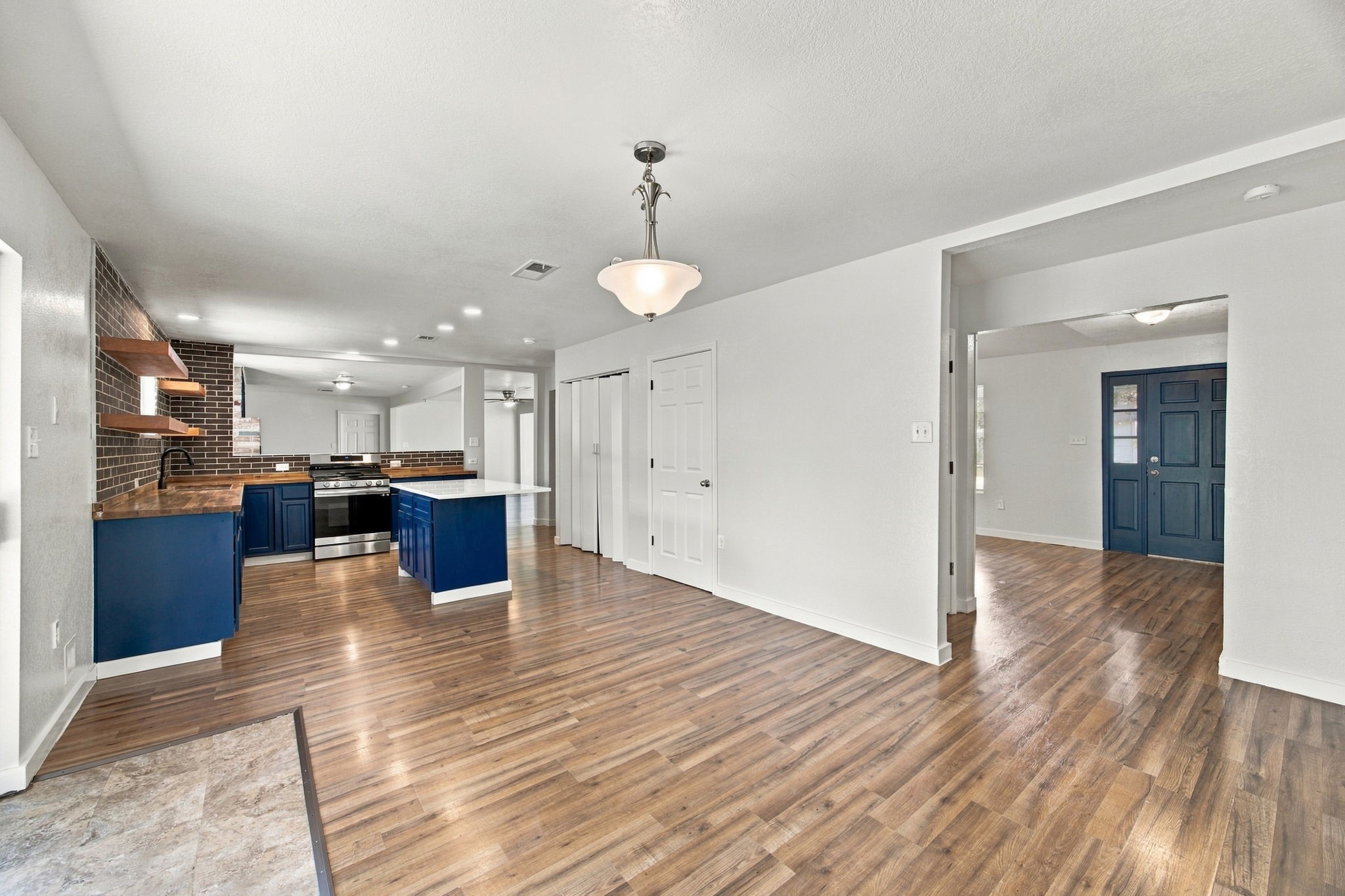 500 E Davitt Street Property Photo 9