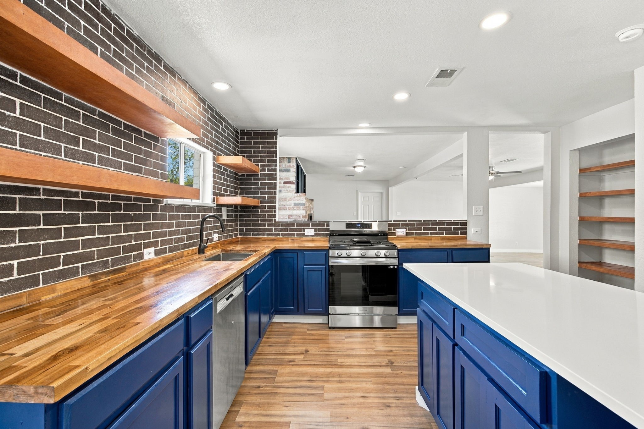 500 E Davitt Street Property Photo 11