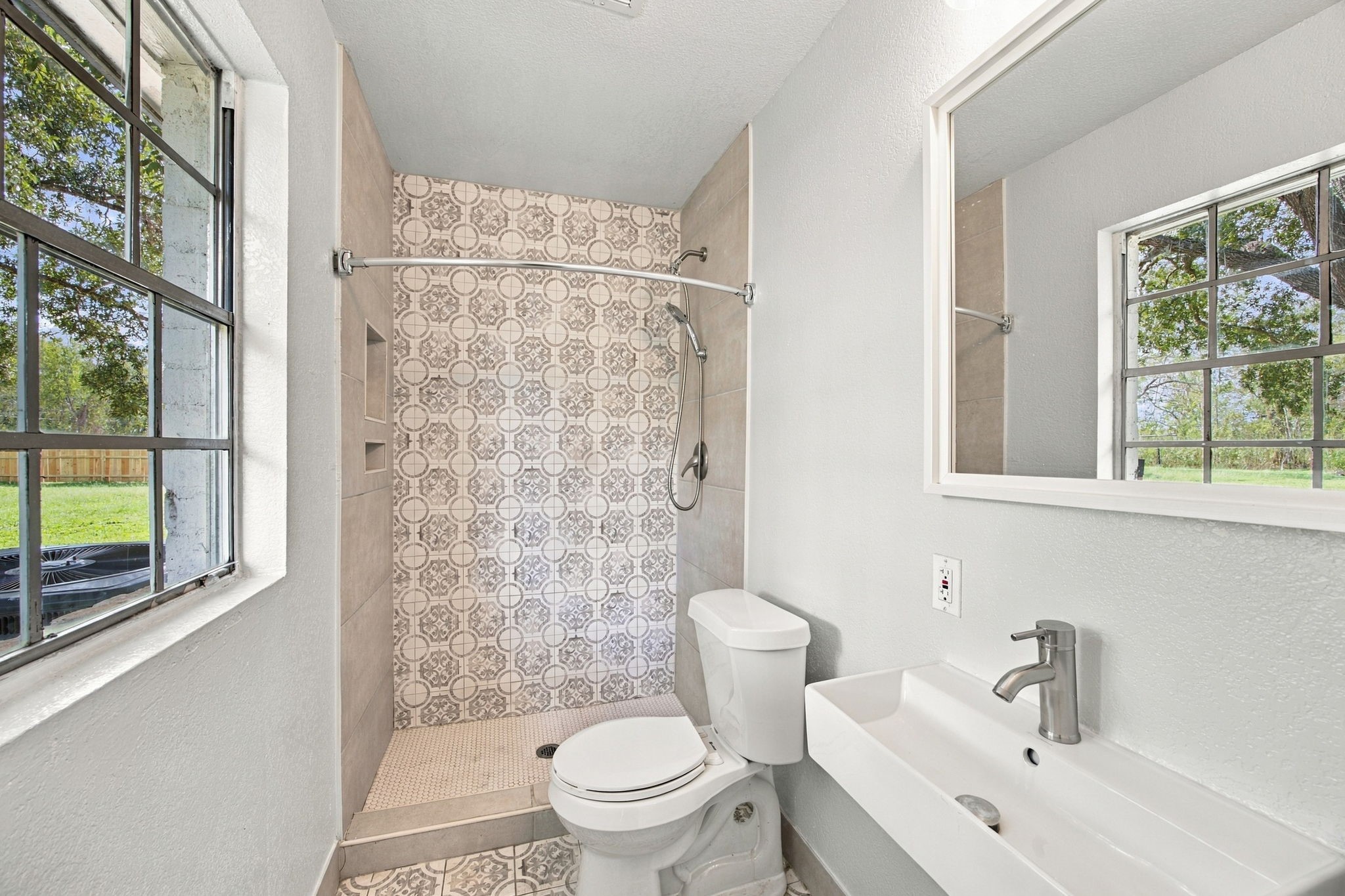 500 E Davitt Street Property Photo 20