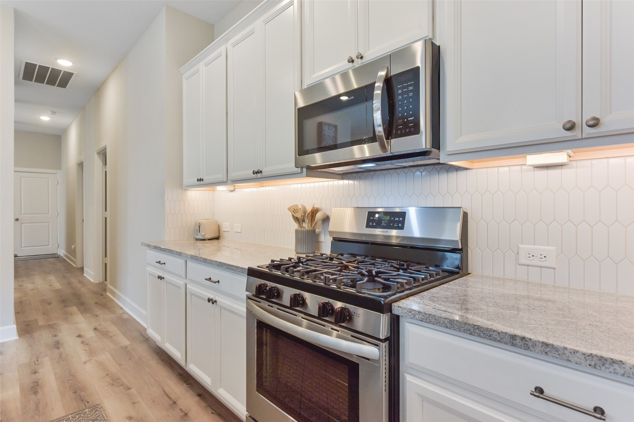 10714 Deer Path Drive Property Photo 6