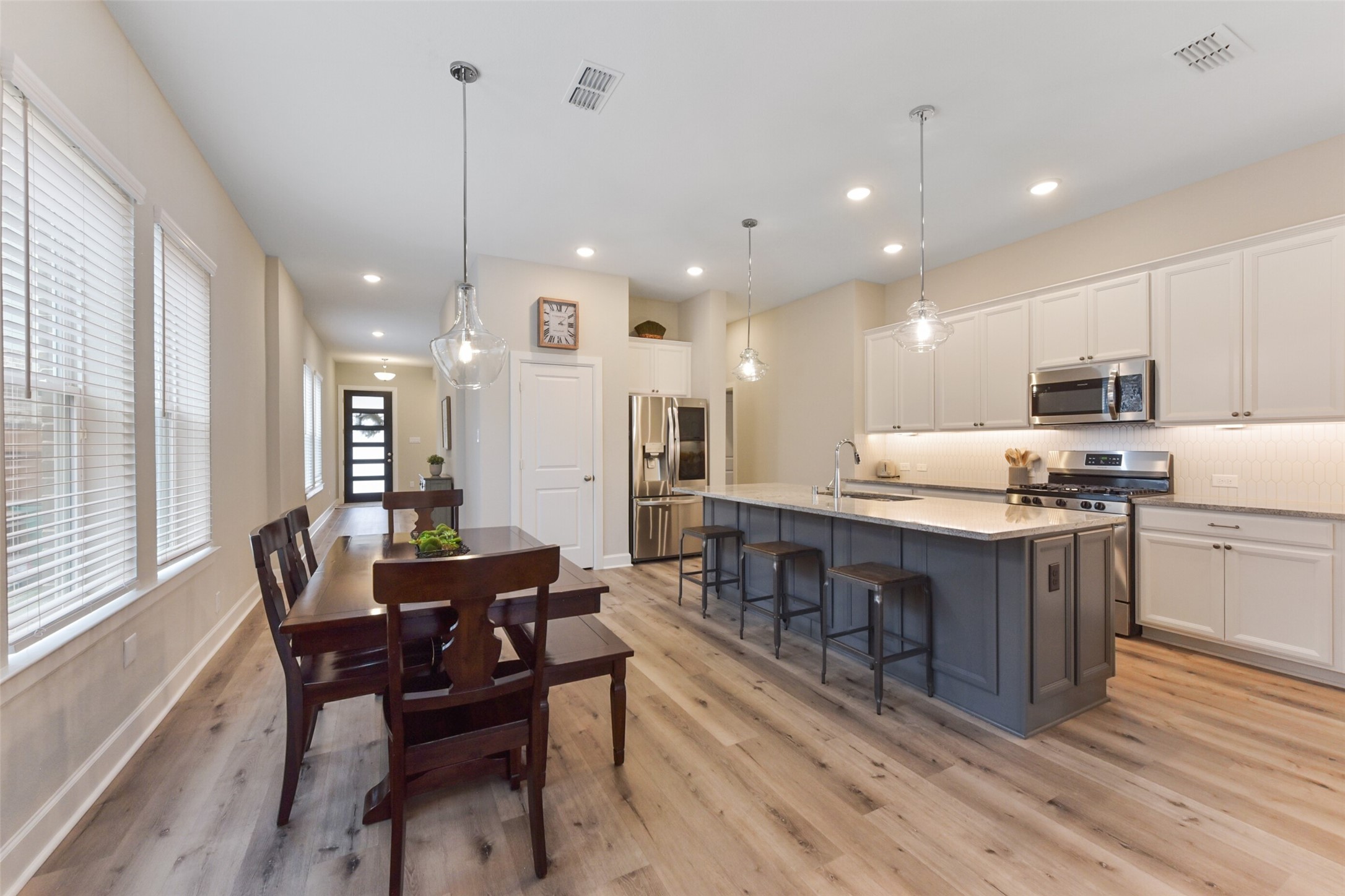 10714 Deer Path Drive Property Photo 8
