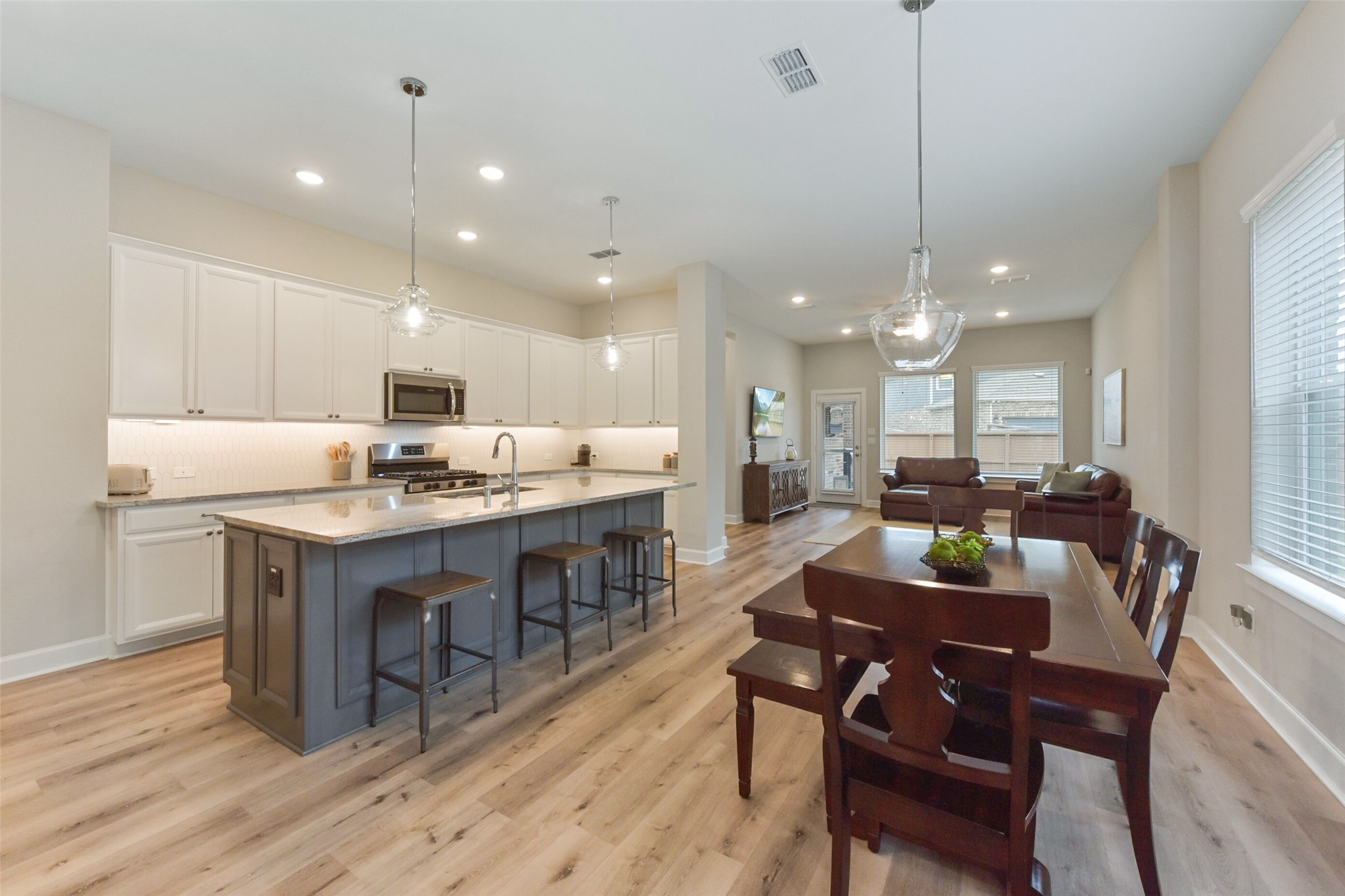 10714 Deer Path Drive Property Photo 9