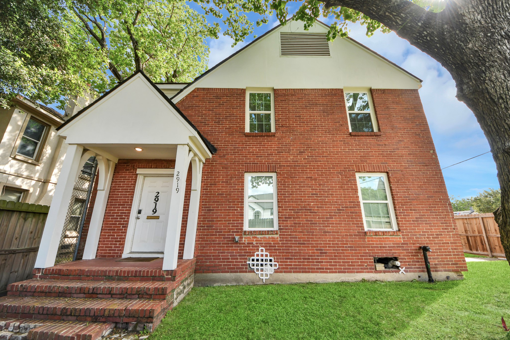 2919 Rosedale Street B Property Photo 1