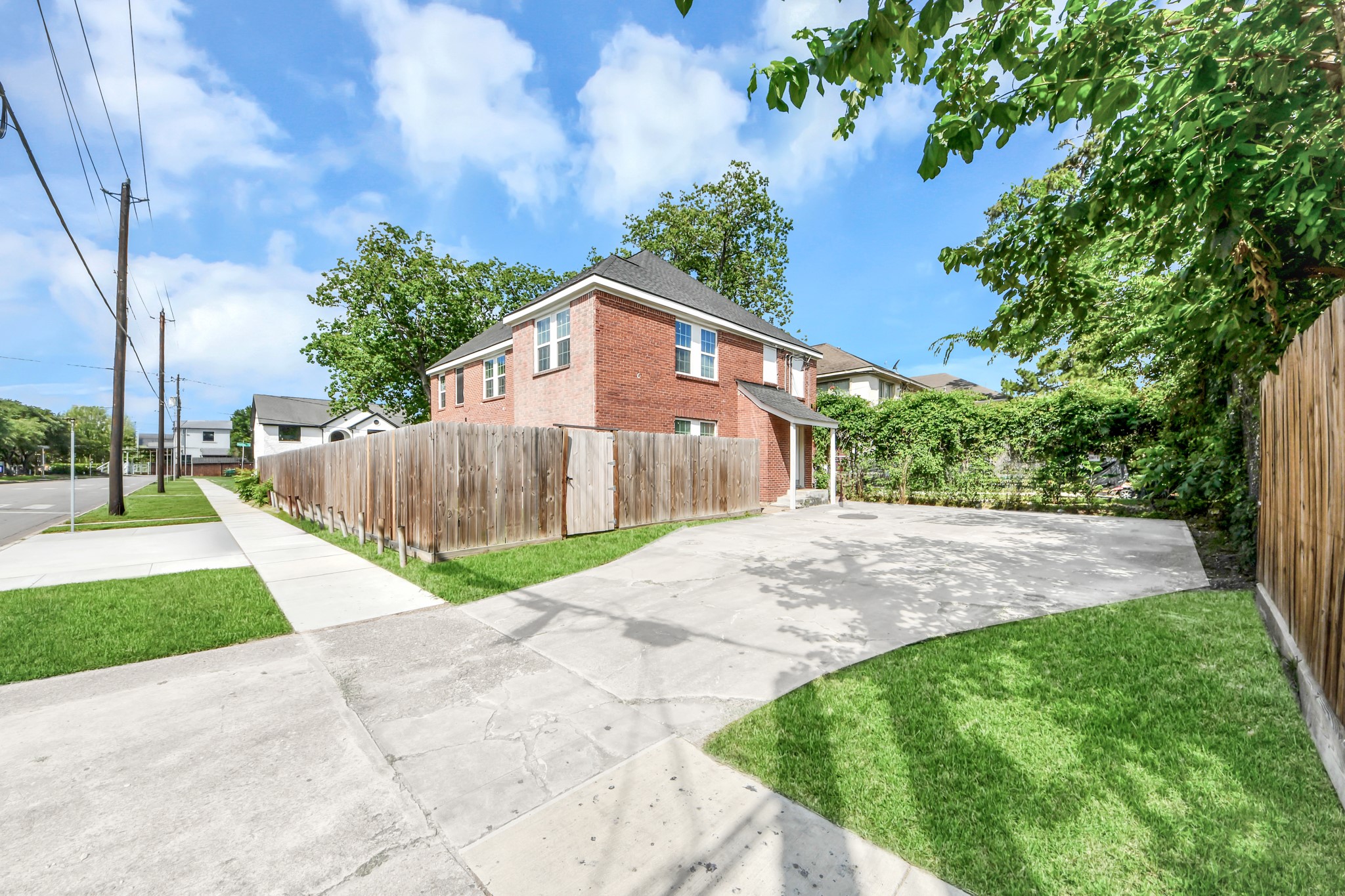 2919 Rosedale Street B Property Photo 4
