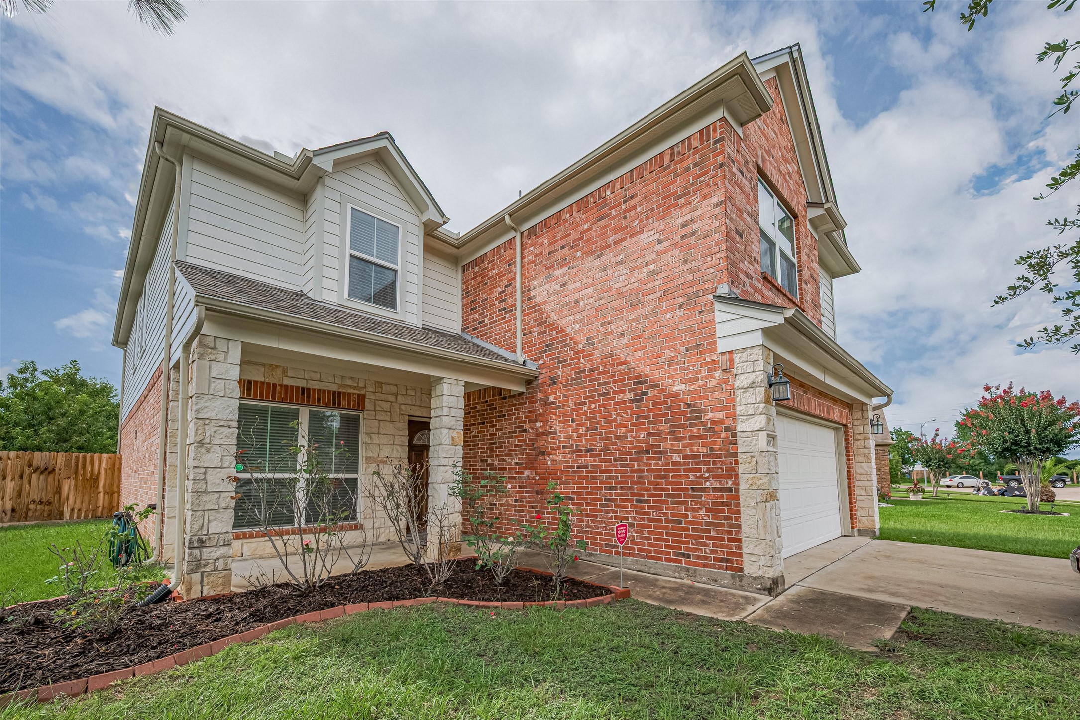 5003 Forest Moss Court Property Photo 3