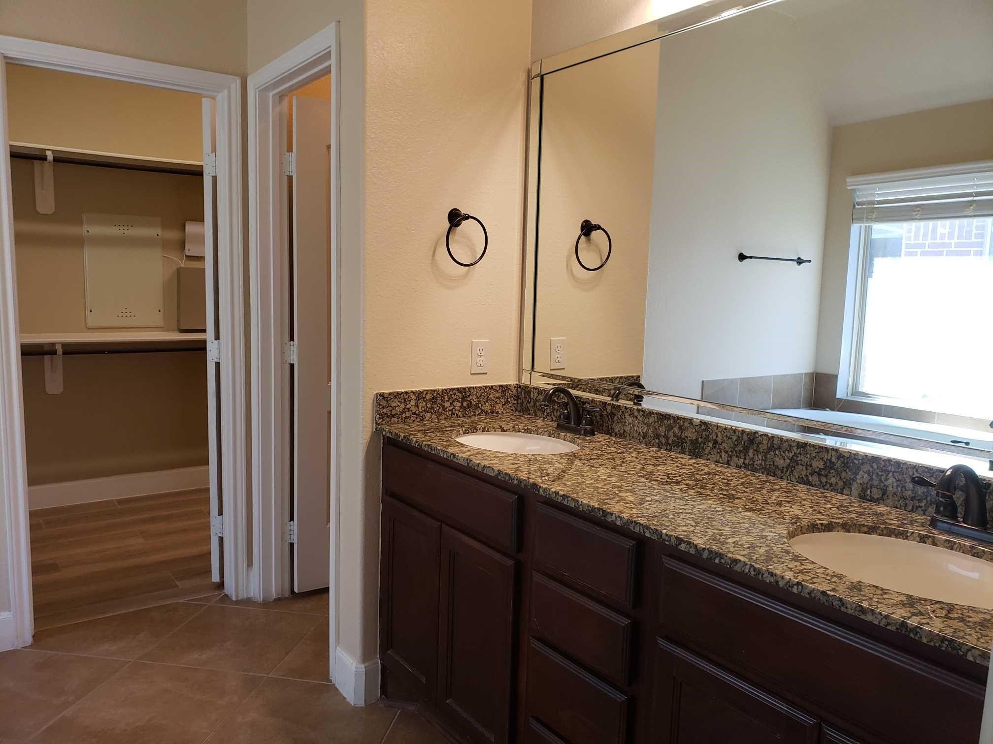 5927 Bristol Path Lane Property Photo 14