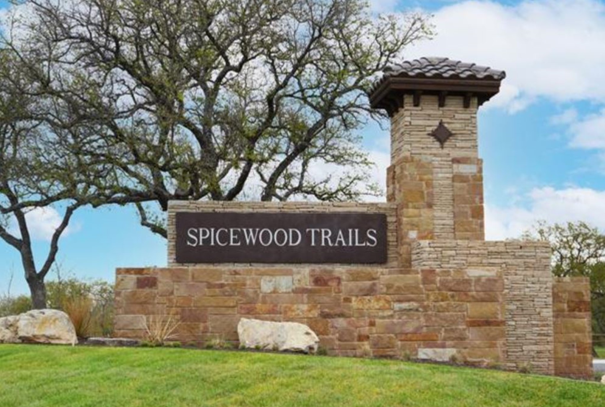 208 Spicewood Trail Drive Property Photo 2