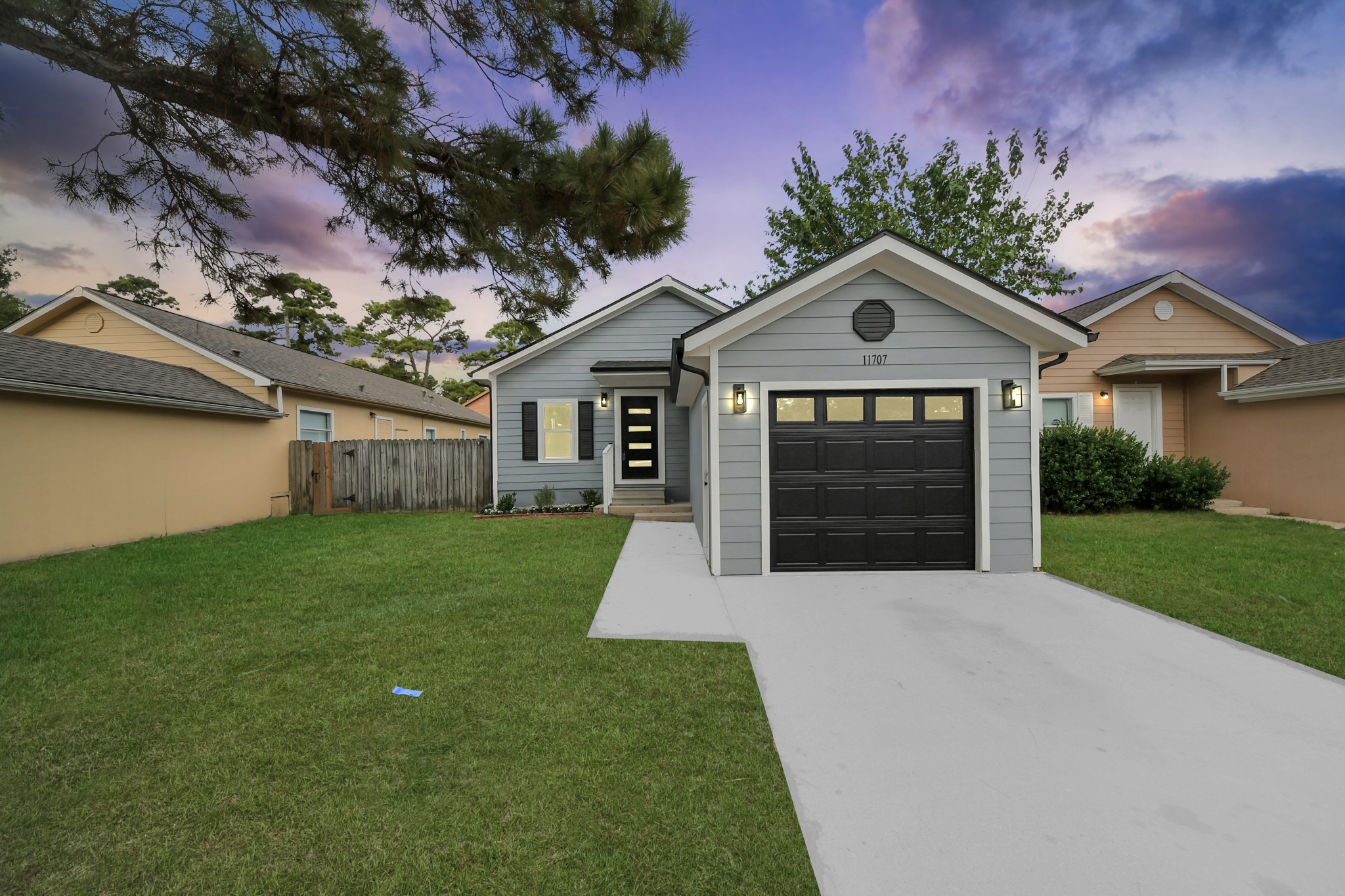 11707 Greenglen Drive Property Photo 1