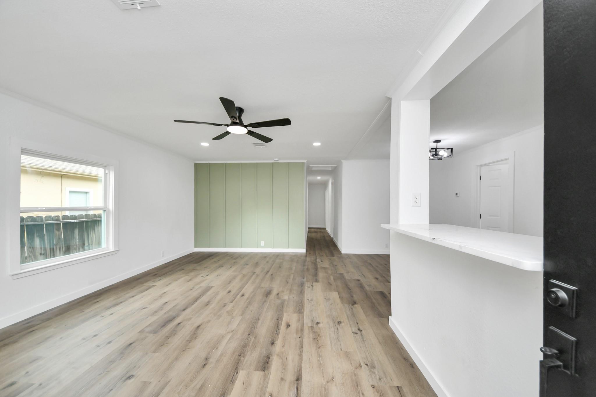 11707 Greenglen Drive Property Photo 4