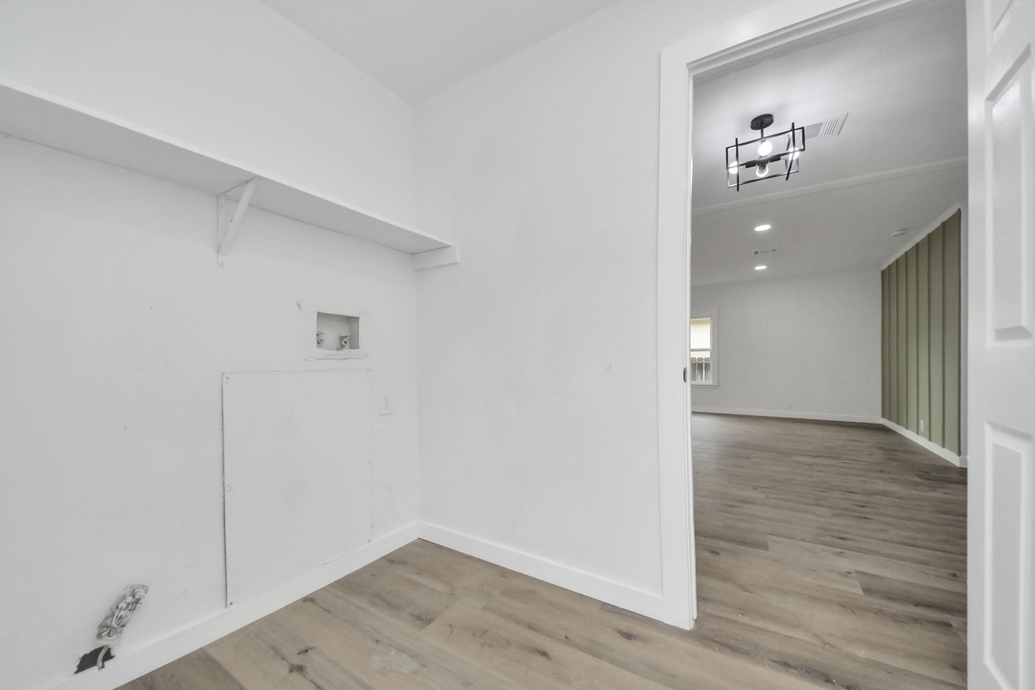11707 Greenglen Drive Property Photo 7