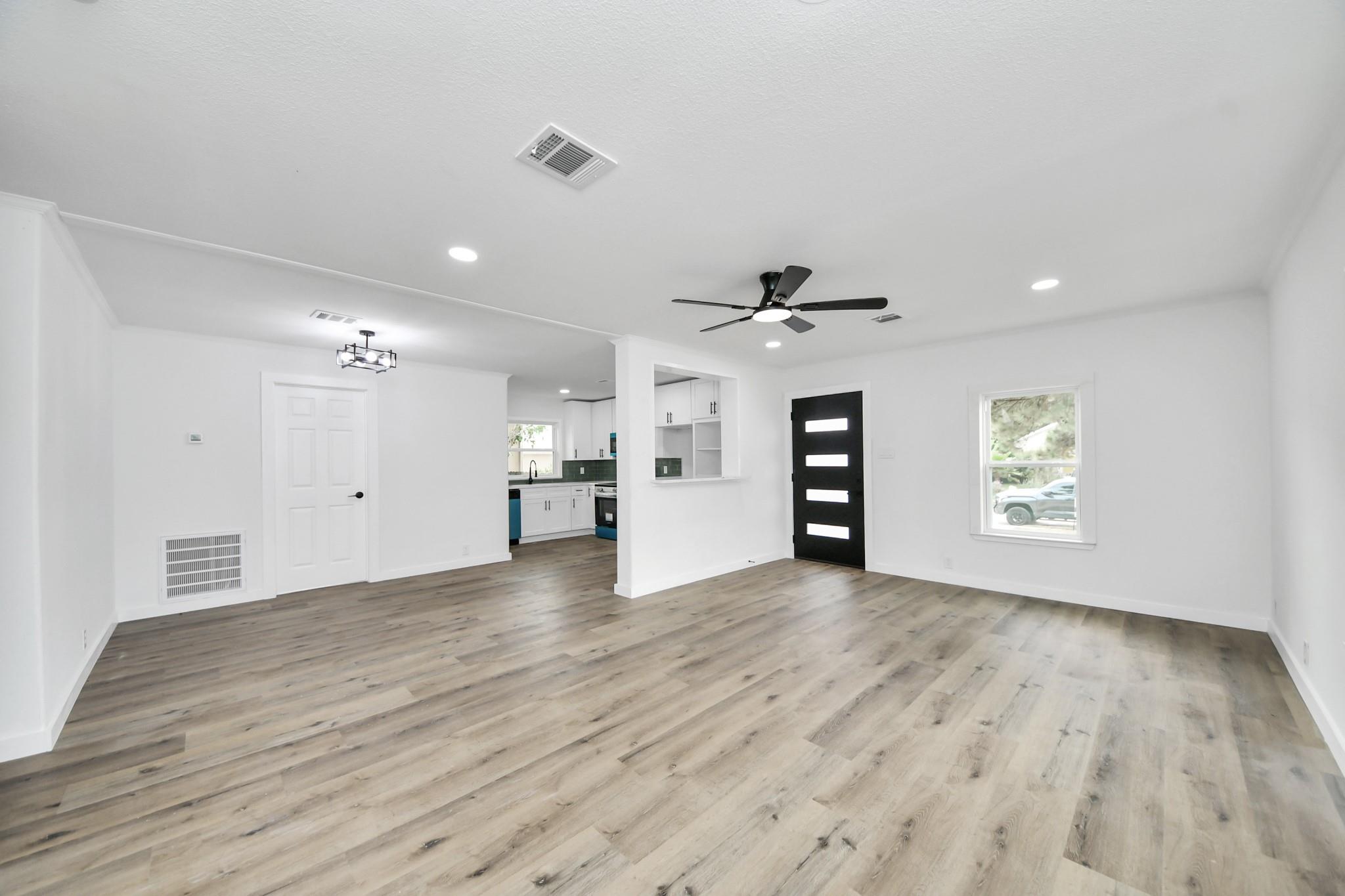 11707 Greenglen Drive Property Photo 9