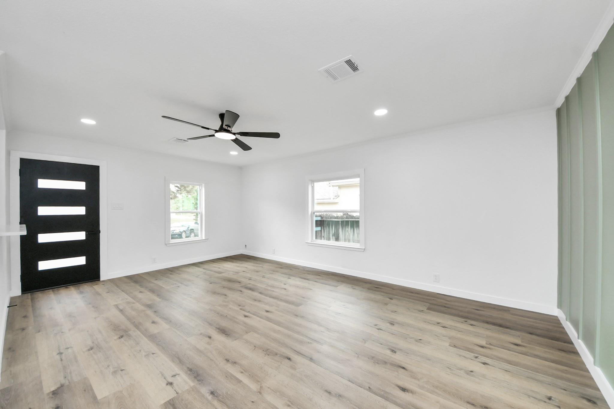 11707 Greenglen Drive Property Photo 10