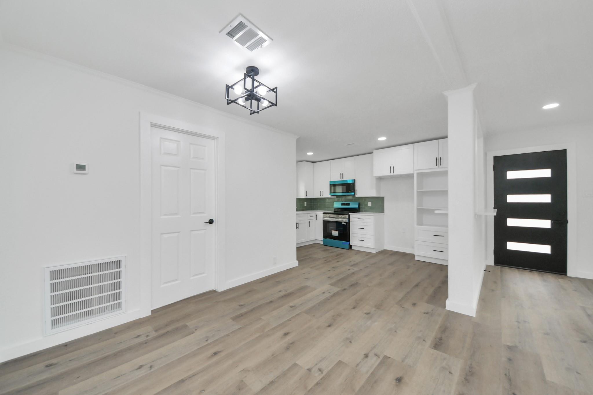 11707 Greenglen Drive Property Photo 12