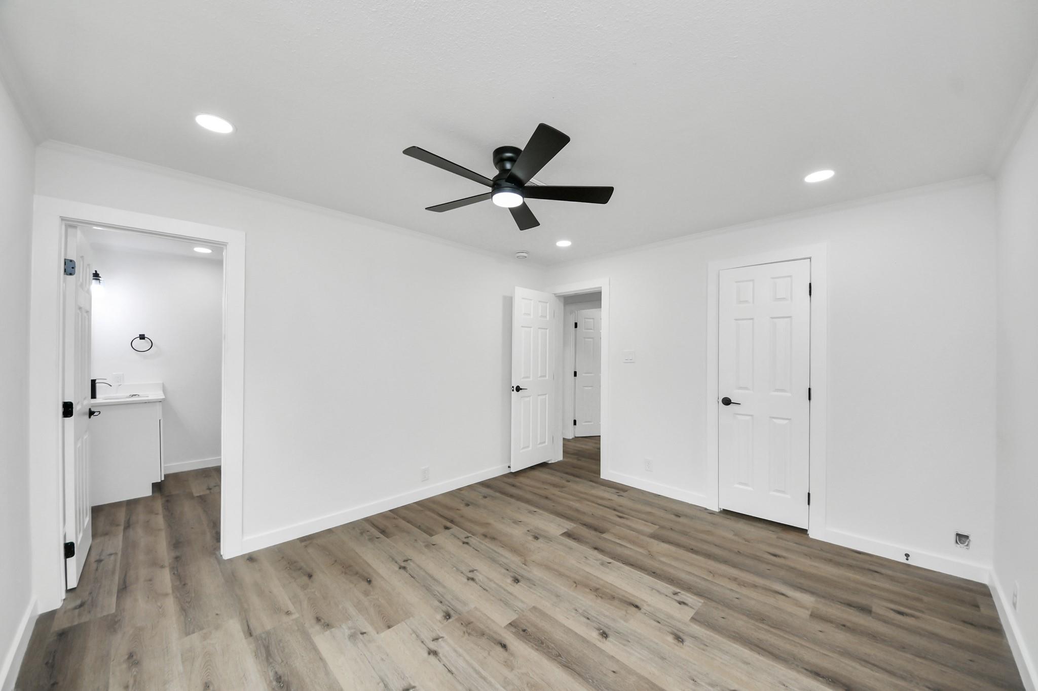 11707 Greenglen Drive Property Photo 23