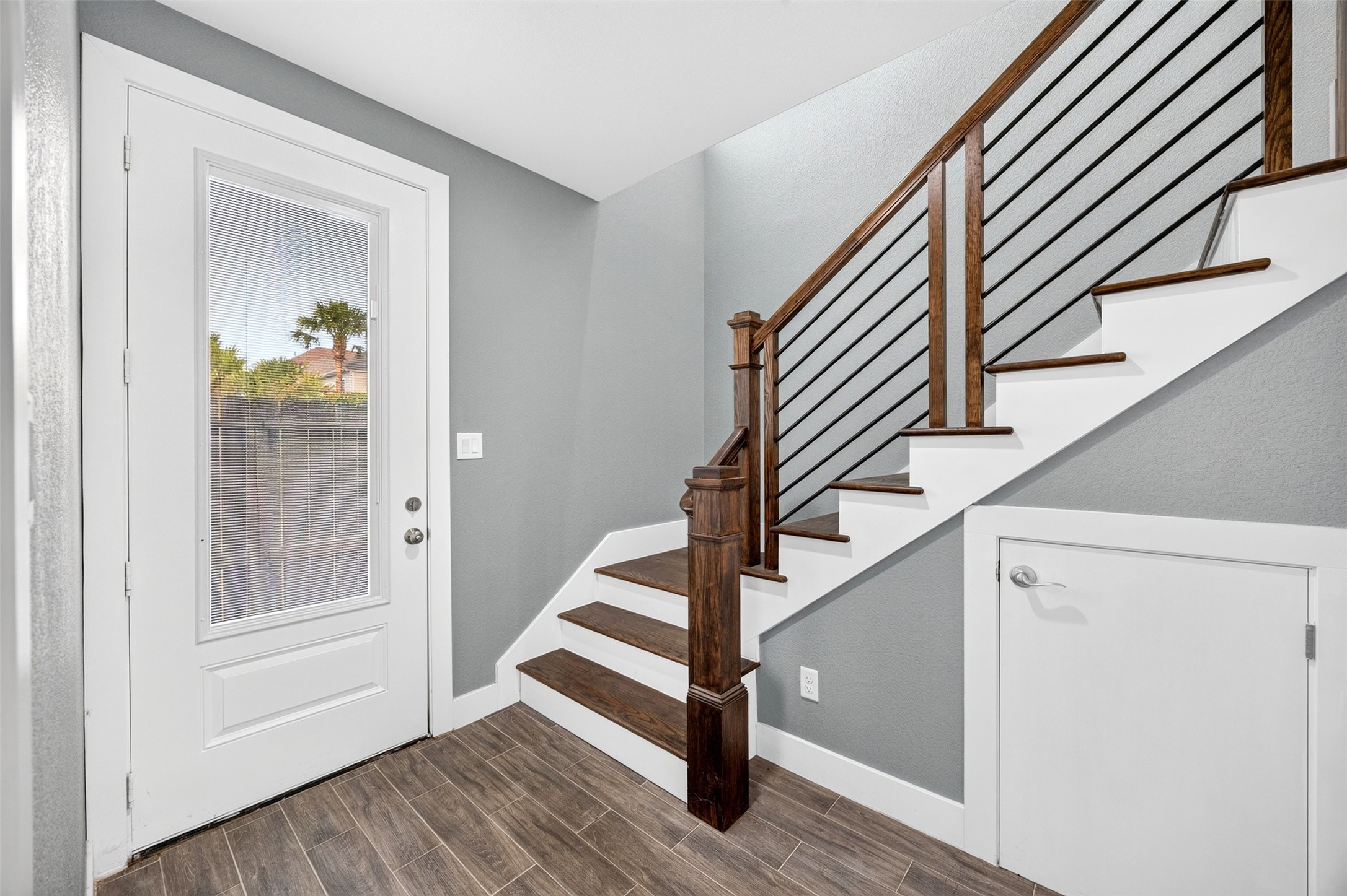 2310 Detering Street B Property Photo 6