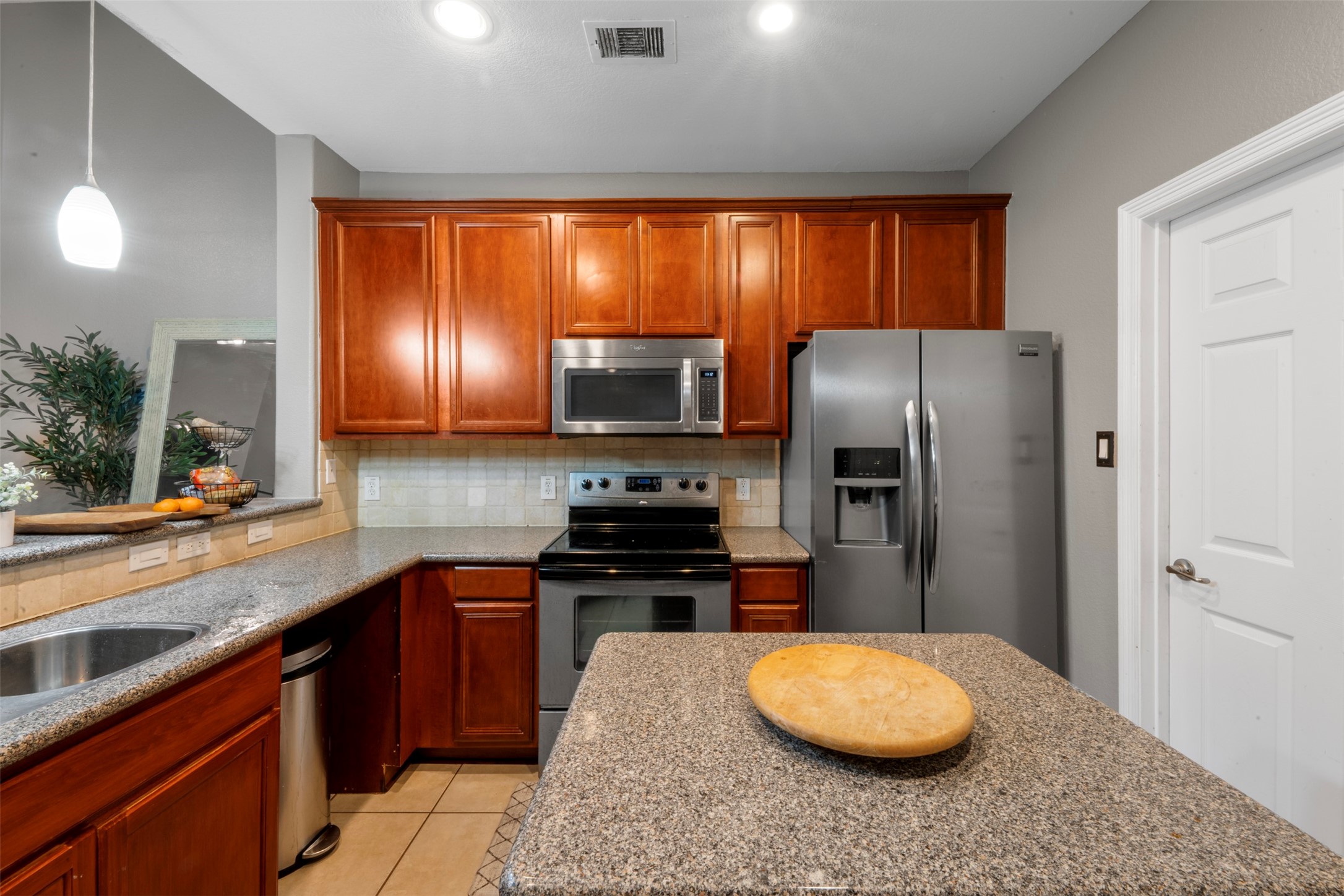 10534 Willow Park View Property Photo 8