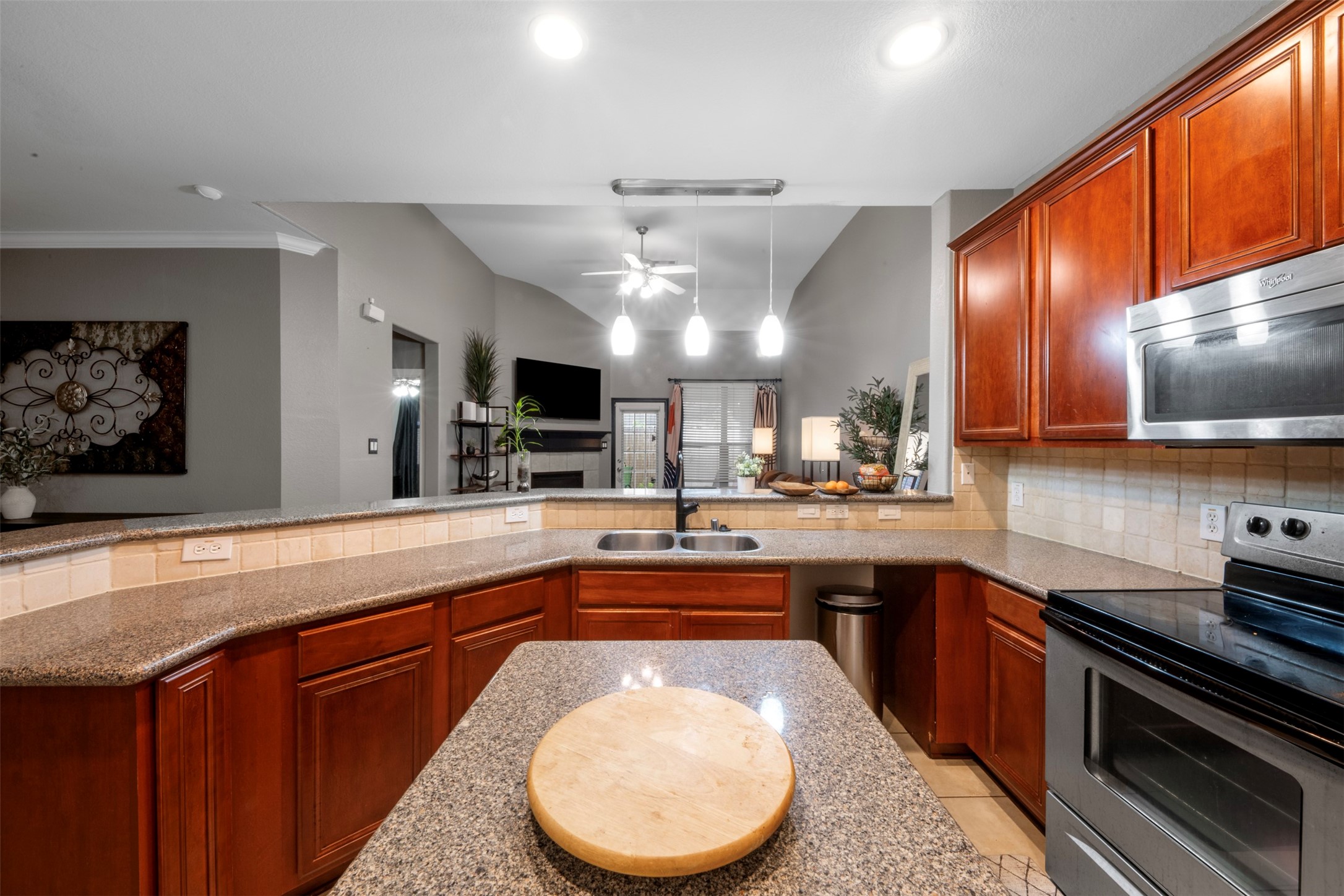 10534 Willow Park View Property Photo 9