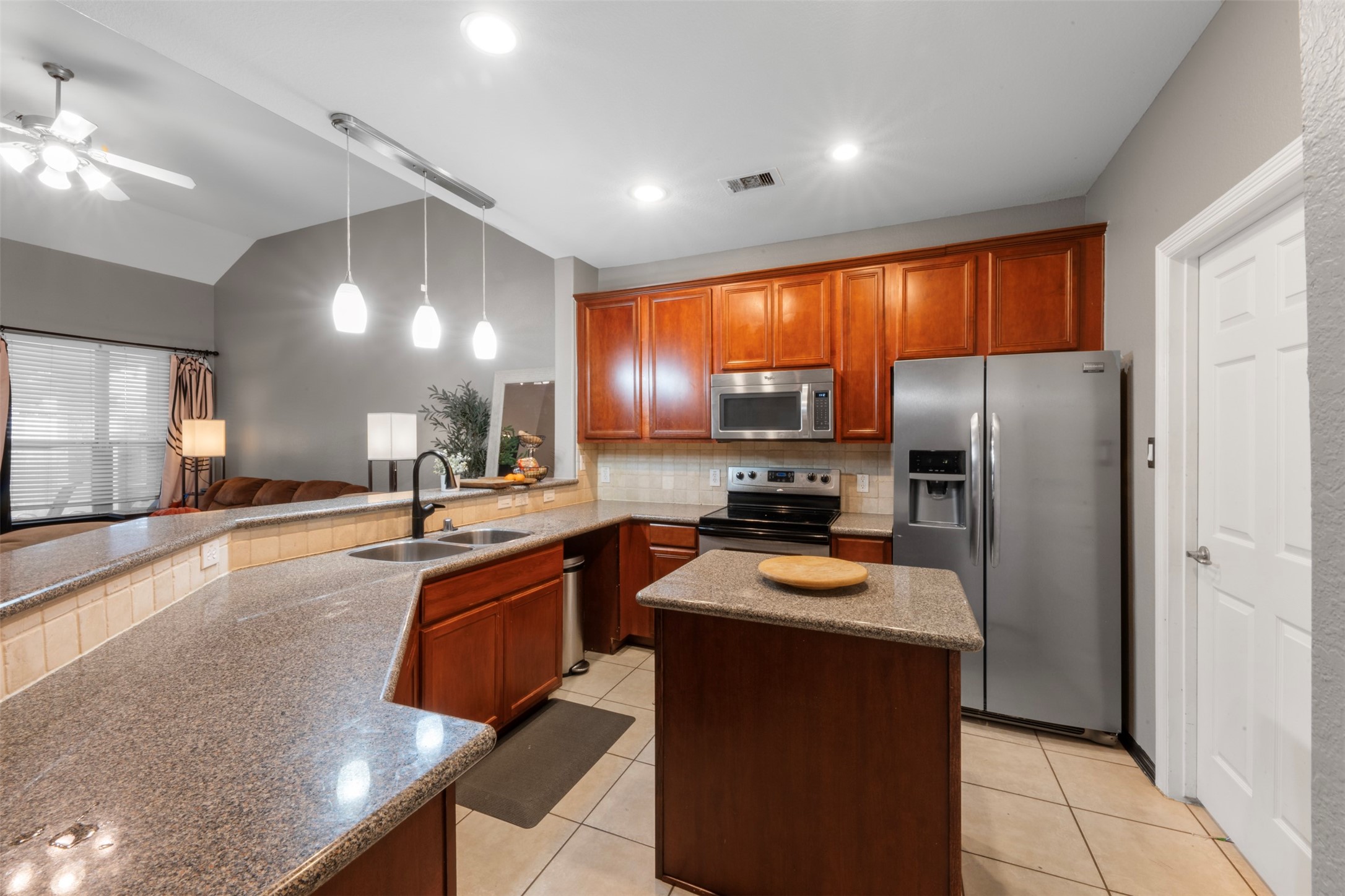 10534 Willow Park View Property Photo 10