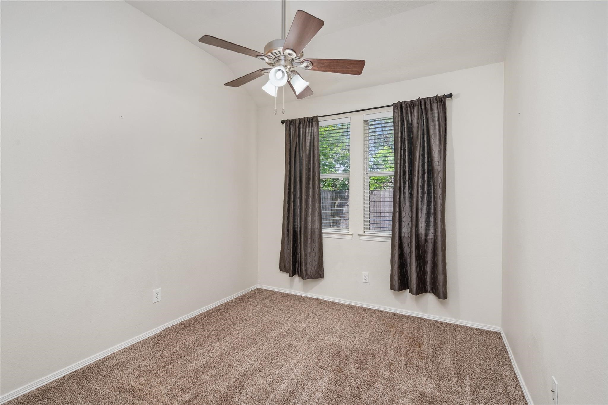 10534 Willow Park View Property Photo 13