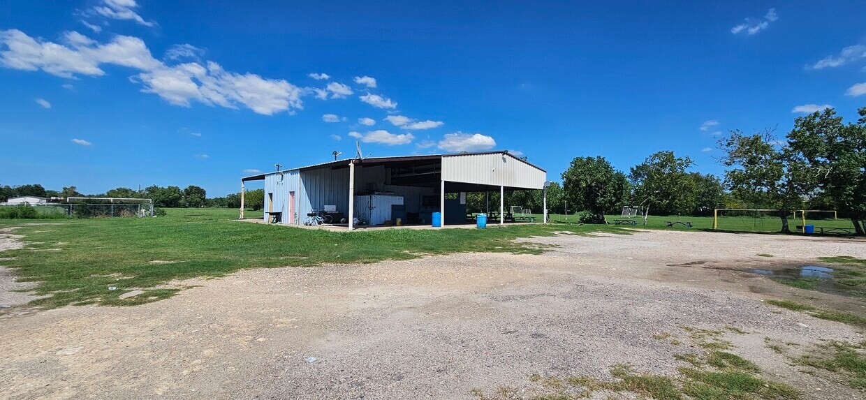 2510 W Cedar Bayou Lynchburg Road Property Photo 2