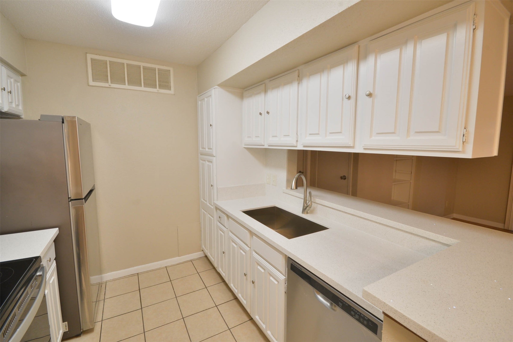 12955 Woodforest Boulevard 14 Property Photo 9