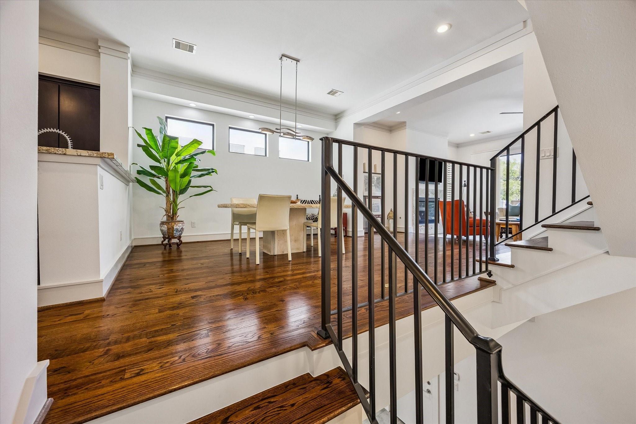 1810 Ridgewood Street Property Photo 3