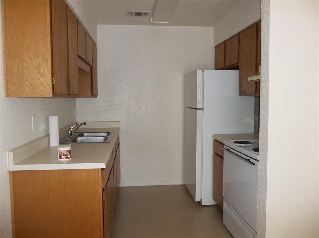 401 Bicentennial Property Photo 6