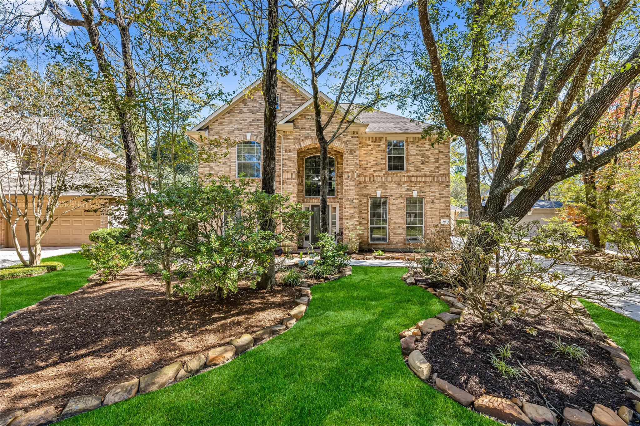 136 S Goldenvine Circle, The Woodlands Tx 77382 Property Photo 1