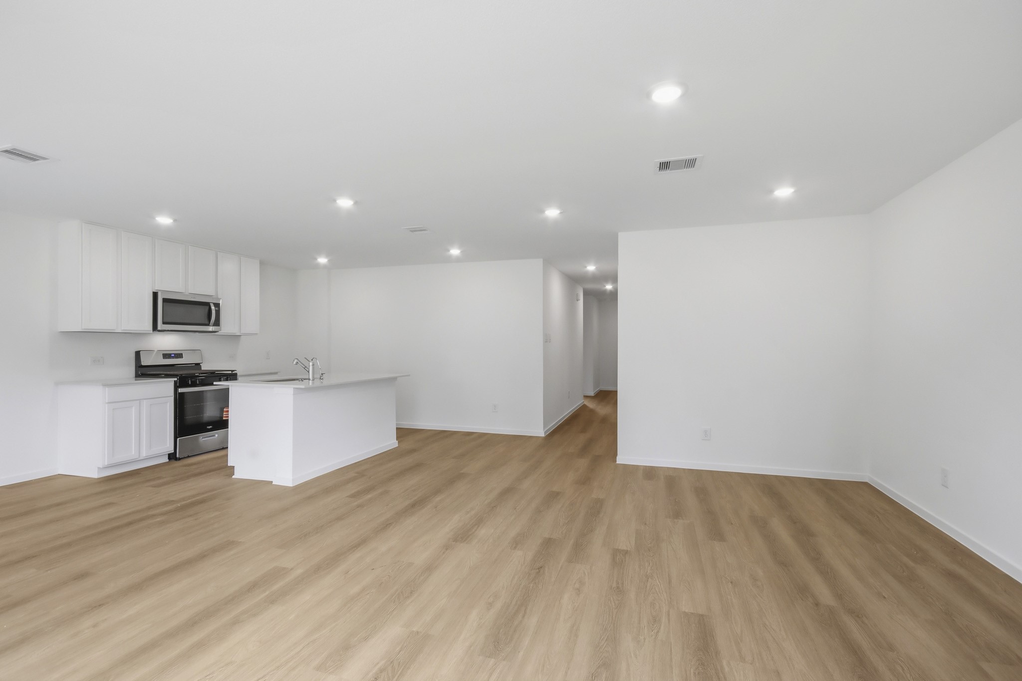 212 Golden Eagle Boulevard Property Photo 6
