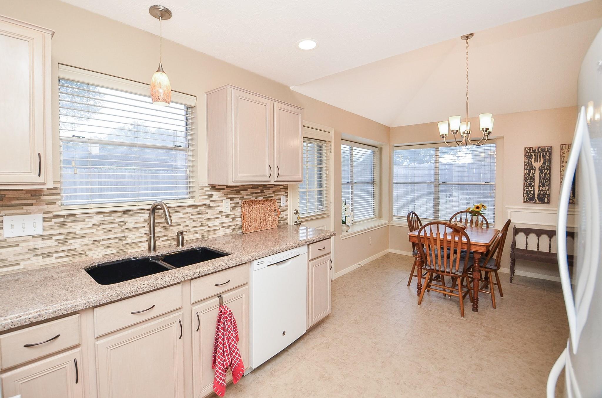 5226 Mountain Forest Drive Property Photo 9