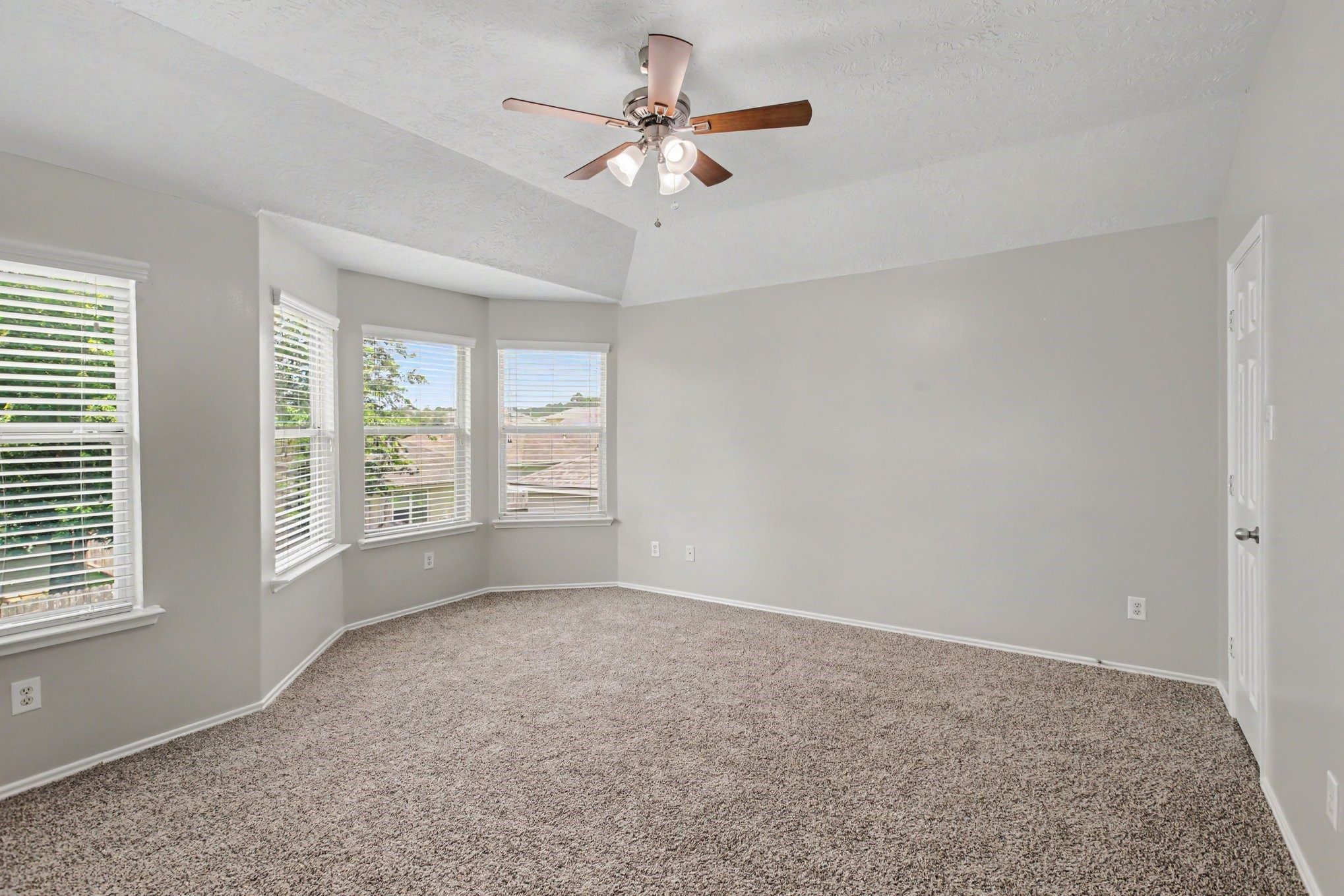18495 Sunrise Pines Drive Property Photo 4