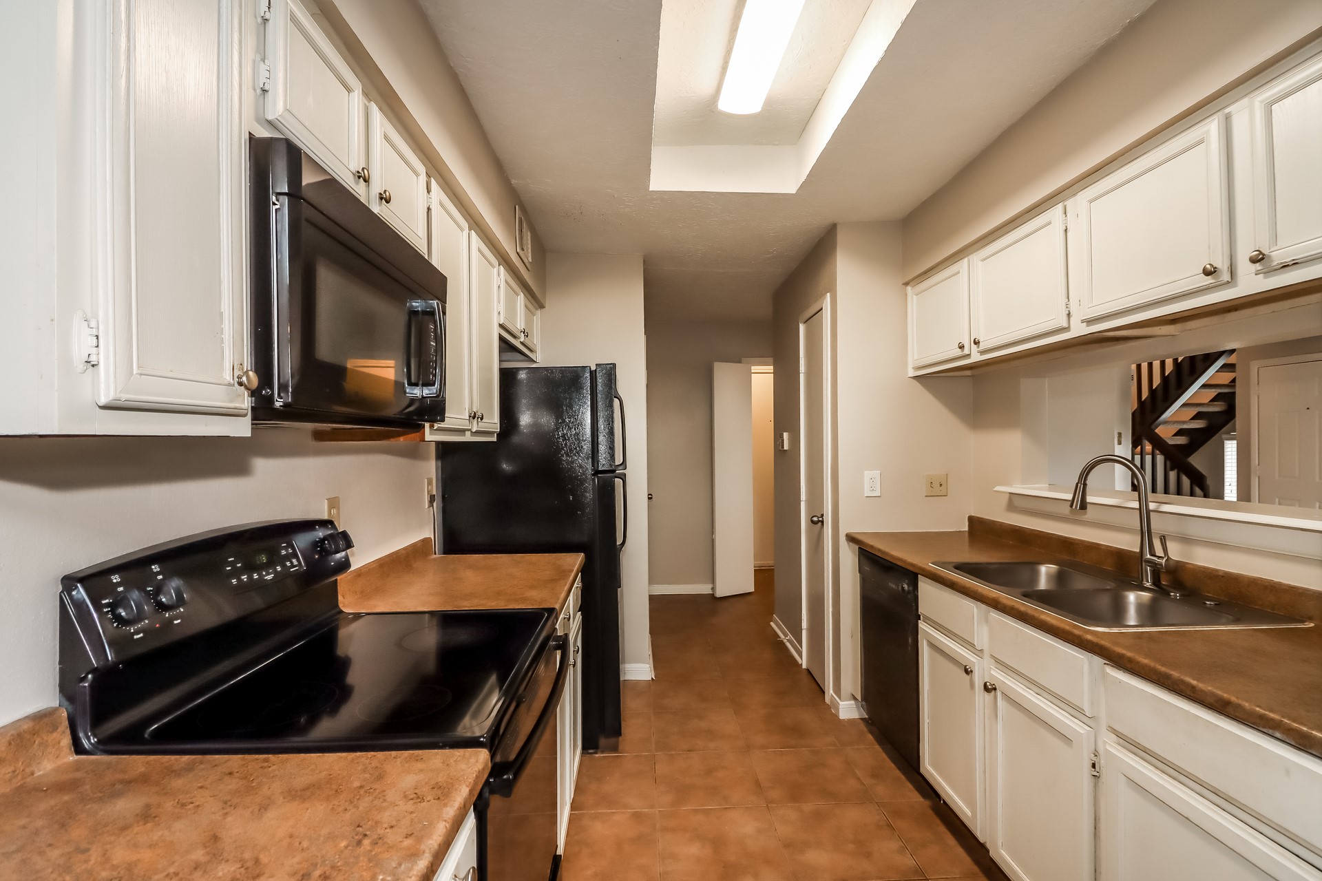 16602 Quiet Trail Drive Property Photo 8